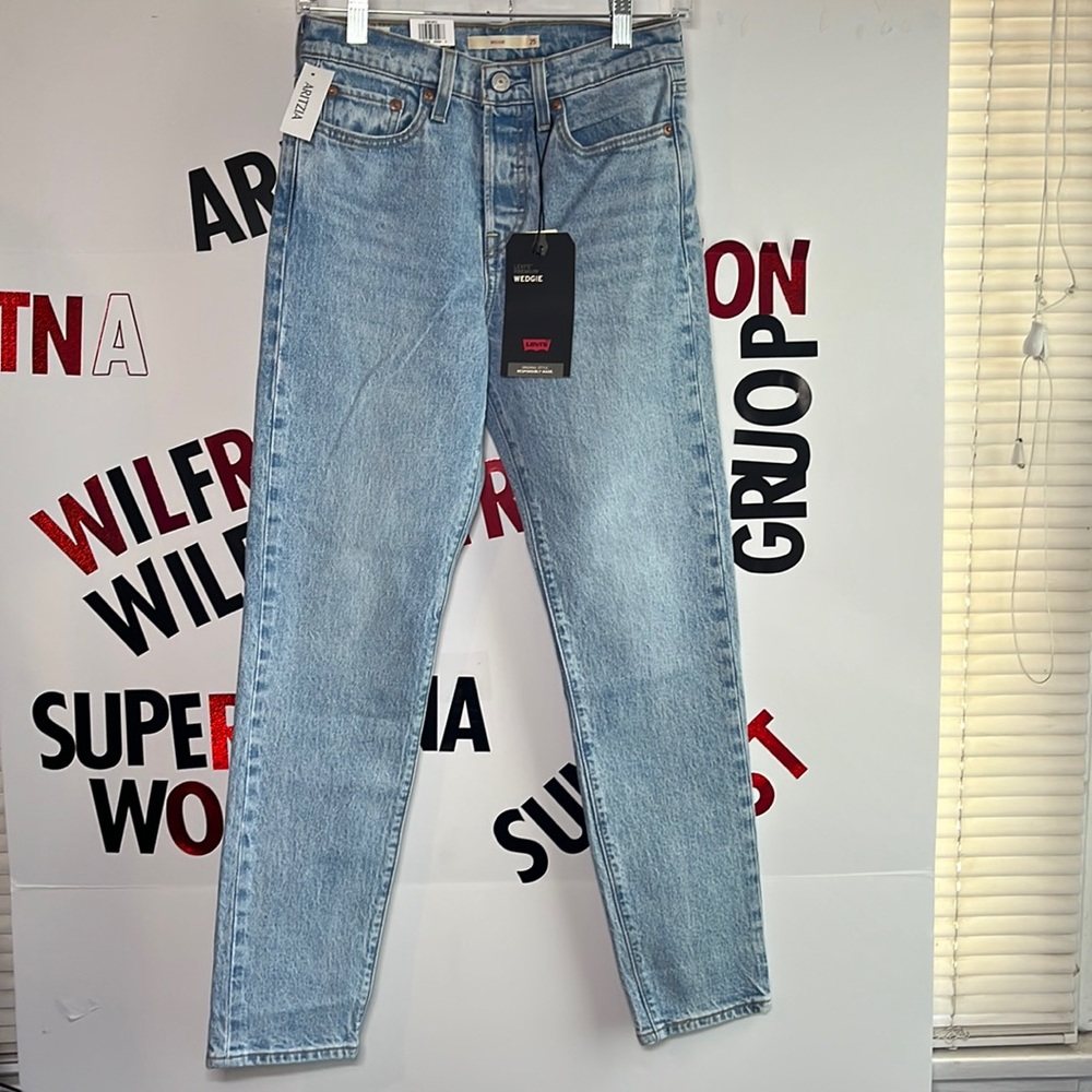 Aritzia color tango light Wedgie Icon Jean